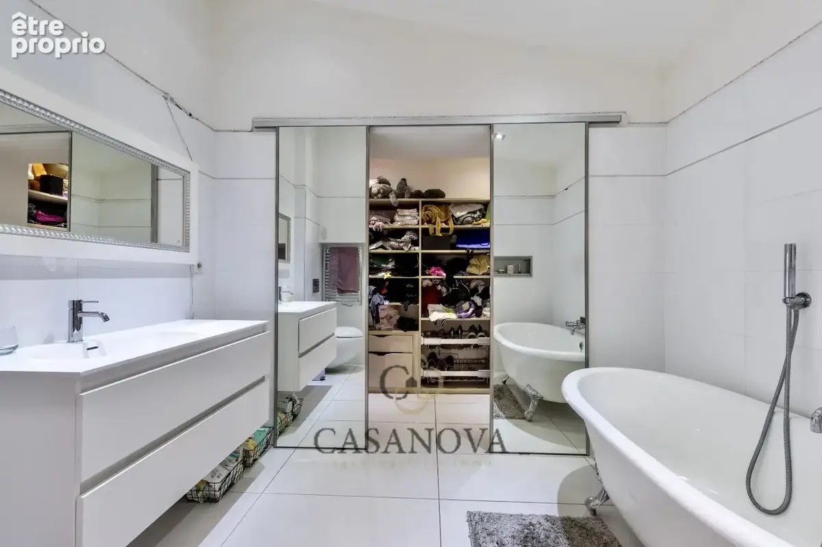 Propriété de caractère rénovée à Aimargues  ancien chai avec piscine intérieure, espace bien-être et prestations haut de gamme - photo 23