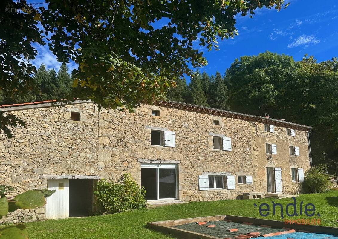 Maison à VERNET-LA-VARENNE