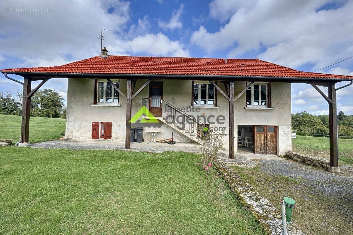 Maison à SAINT-PRIEST-LA-PLAINE