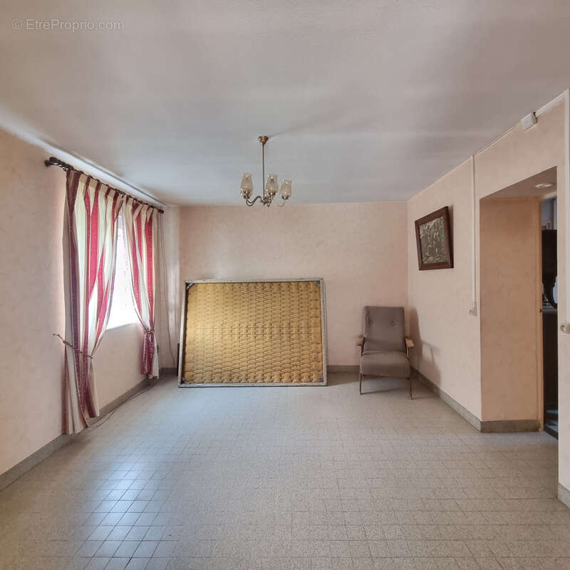 Longère sur 1 329 m2 de terrain clos ! - photo 10
