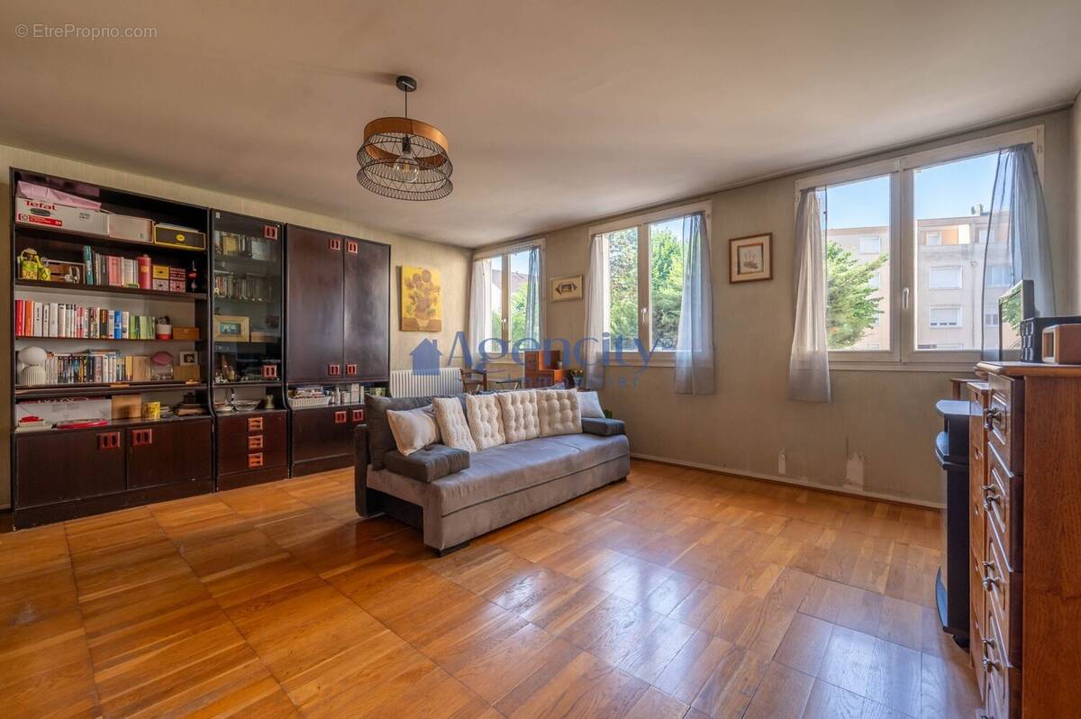 Appartement à LOGNES