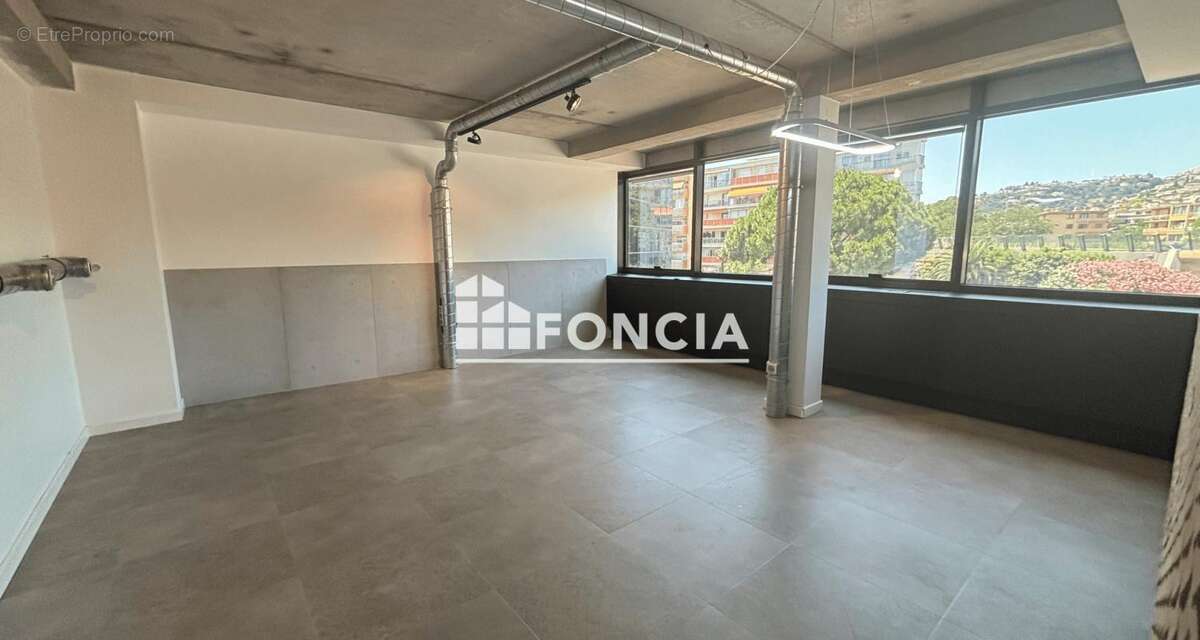 Commerce à MANDELIEU-LA-NAPOULE