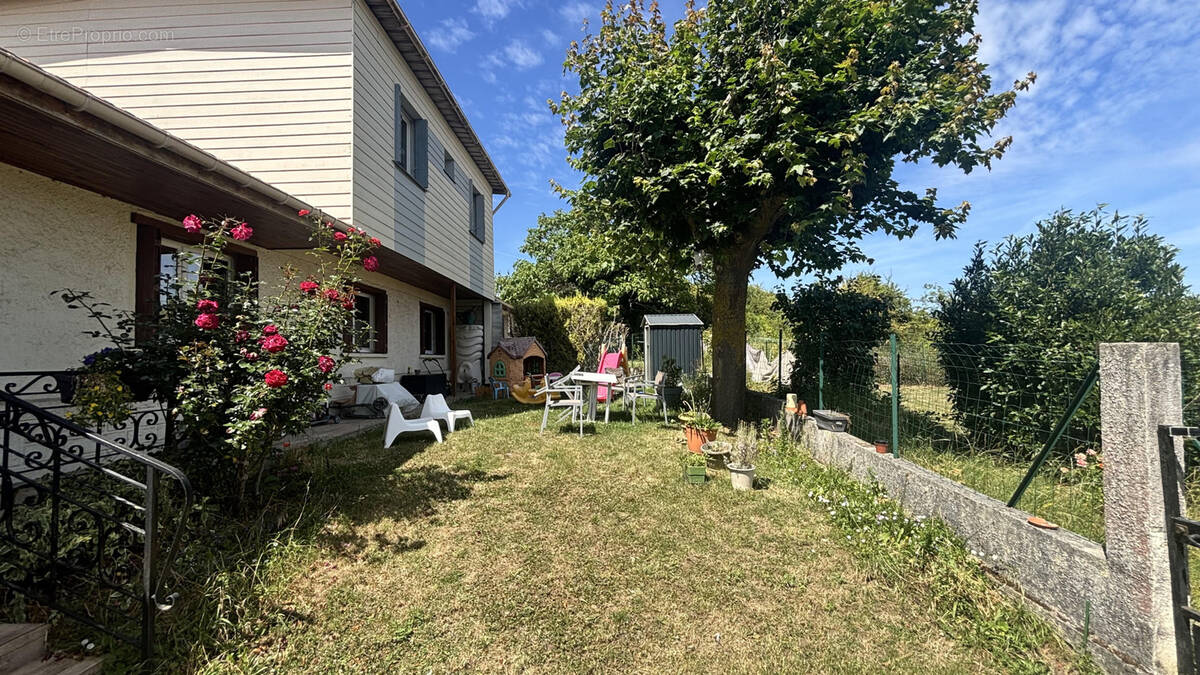 Maison à THIVERVAL-GRIGNON