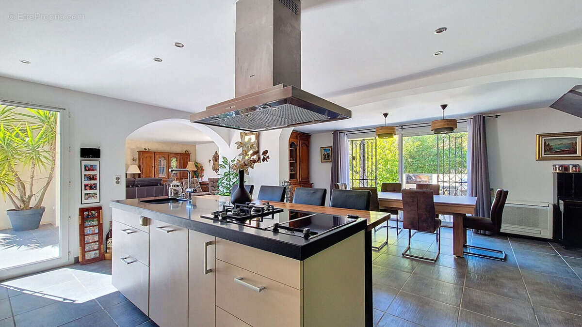 Villa contemporaine familiale de 220 m² en fond d'impasse, au calme et sans vis-à-vis - photo 8
