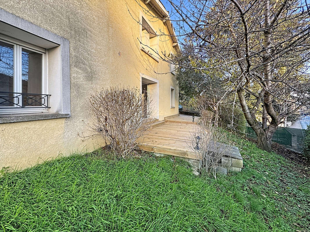 Appartement à SAINT-GENIS-LAVAL