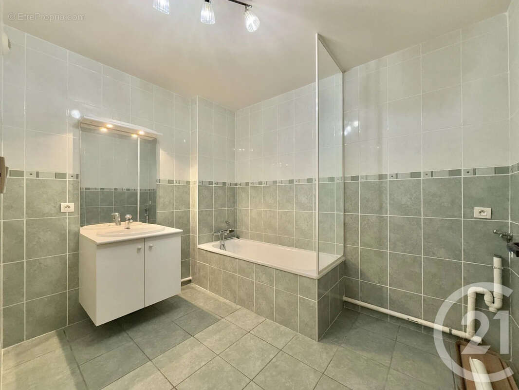 Appartement à YZEURE