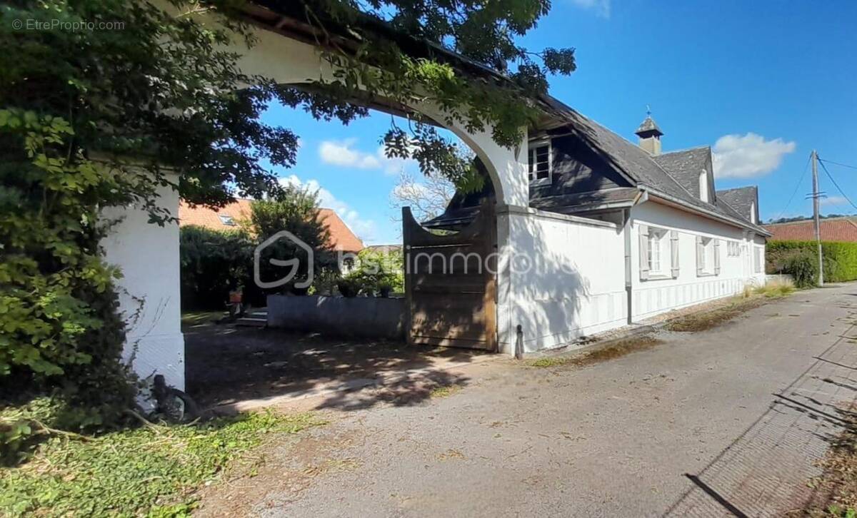 Maison à BEAURAINVILLE