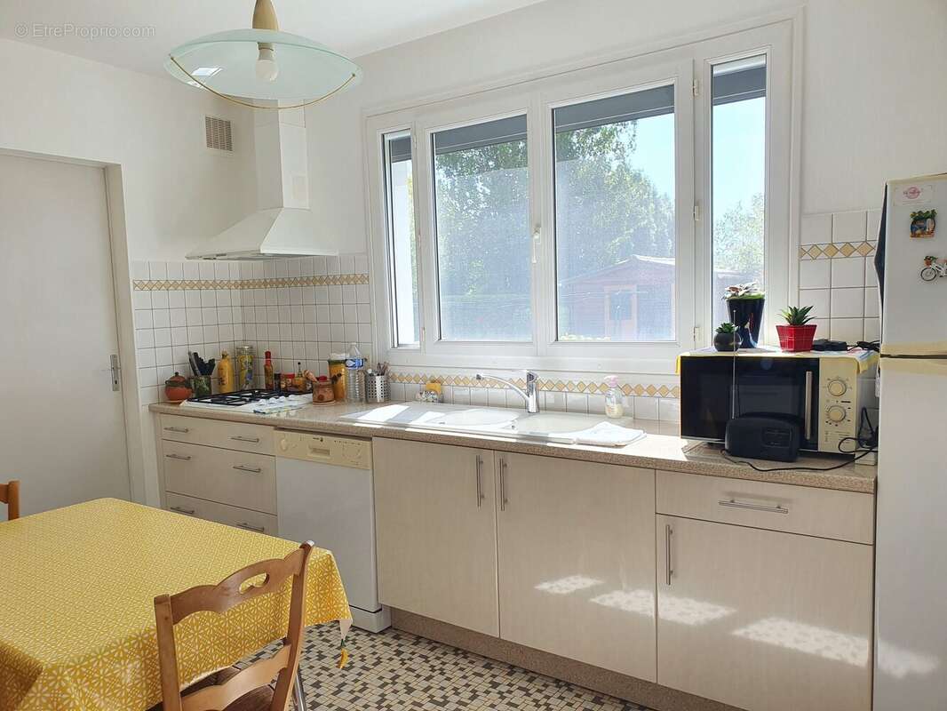 Maison 86 m² à Cozes  - photo 6