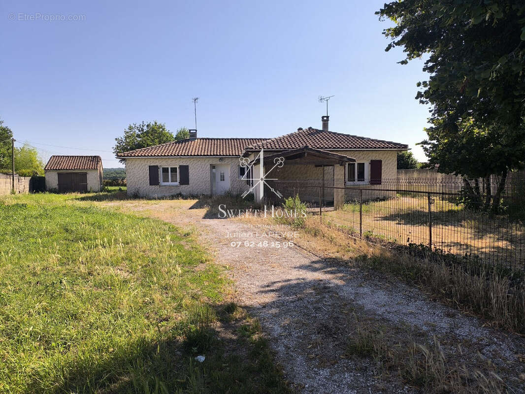 Maison à ROULLET-SAINT-ESTEPHE