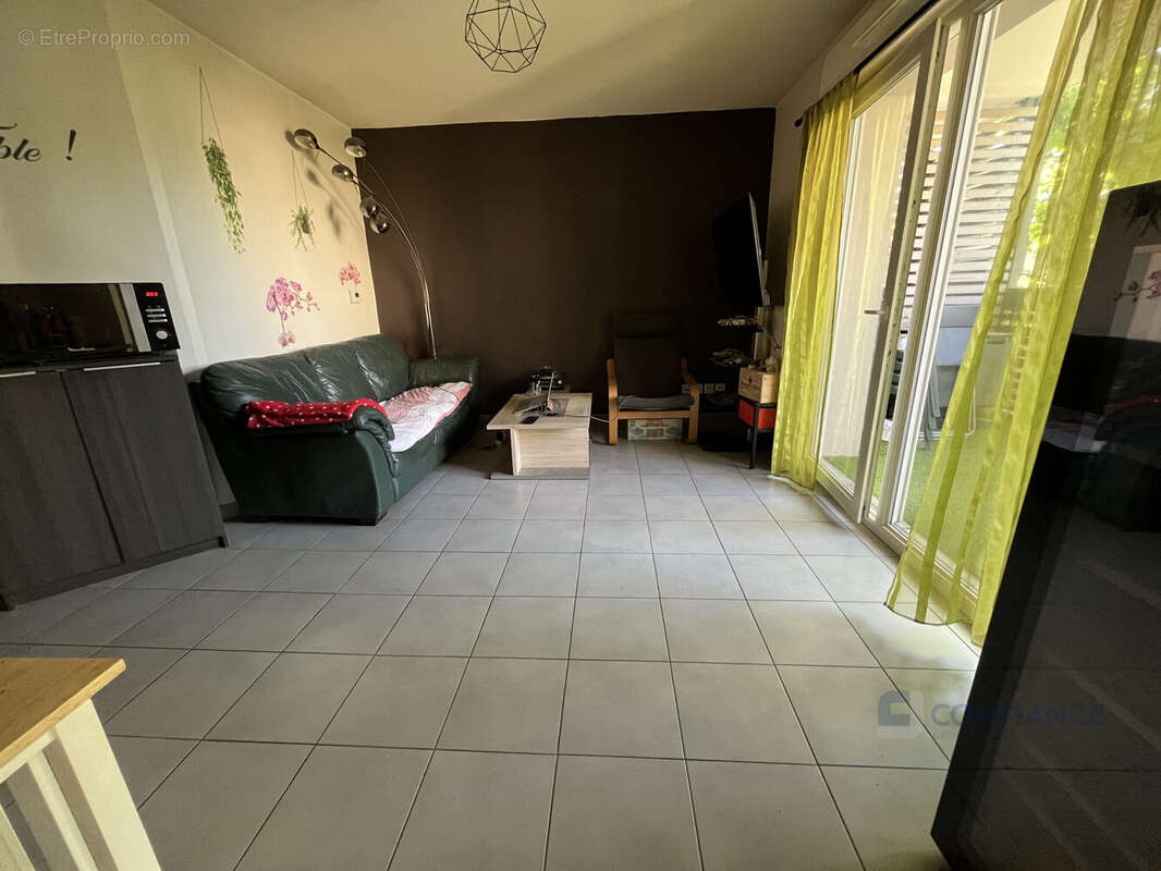 Appartement à DECINES-CHARPIEU