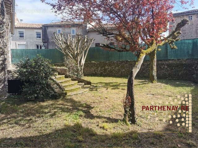 Maison 220 m² à Parthenay  - photo 2