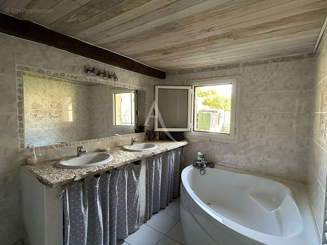 Maison à L'ILE-D'ELLE