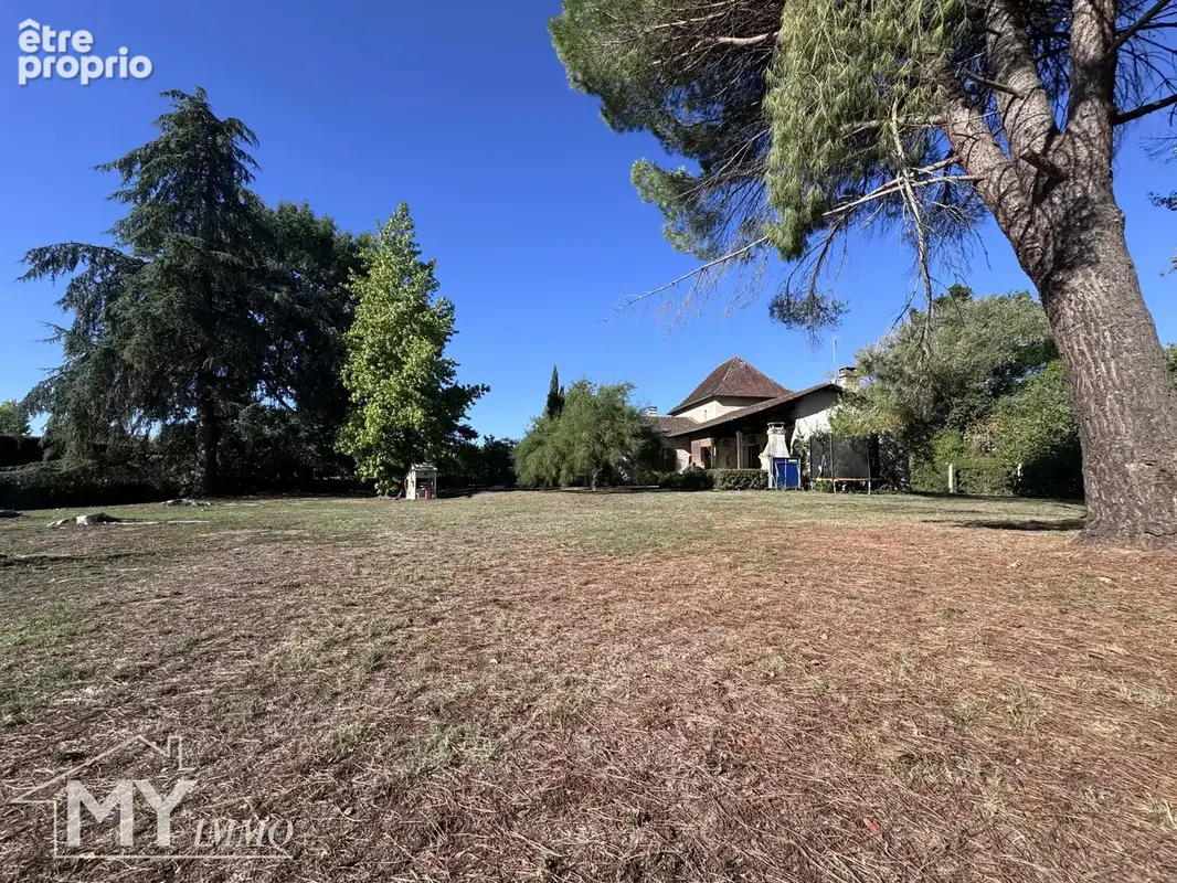 PINEUILH – Propriété d’exception de 350 m² avec piscine, au cœur d’un parc arboré de 5 500 m² et à deux pas des commodités - photo 5