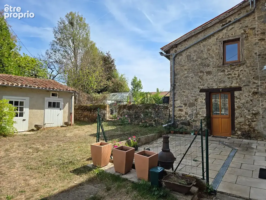 Haute Vienne: Maison de village avec gîte indépendant et grange, proche de Mézières sur Issoire - photo 12
