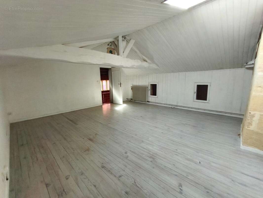 Maison à COUTRAS