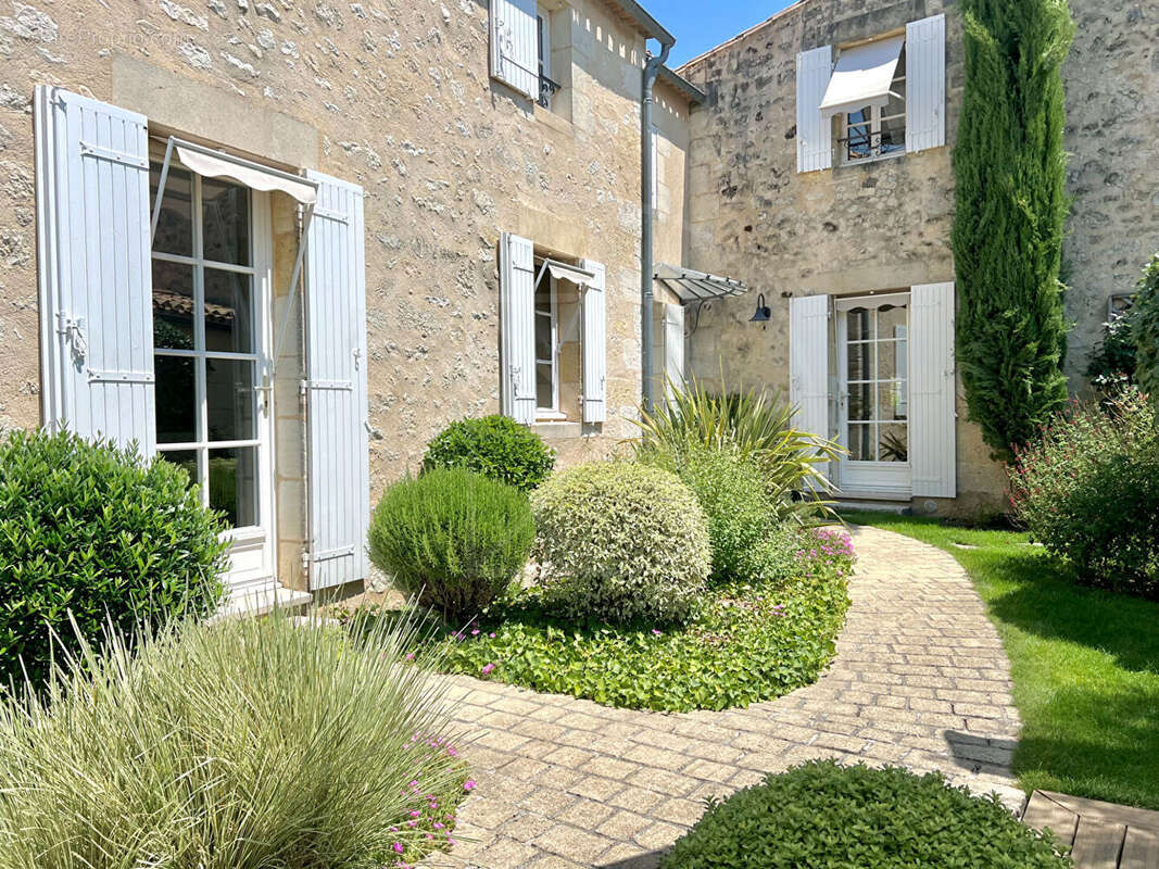 Maison à FRONSAC