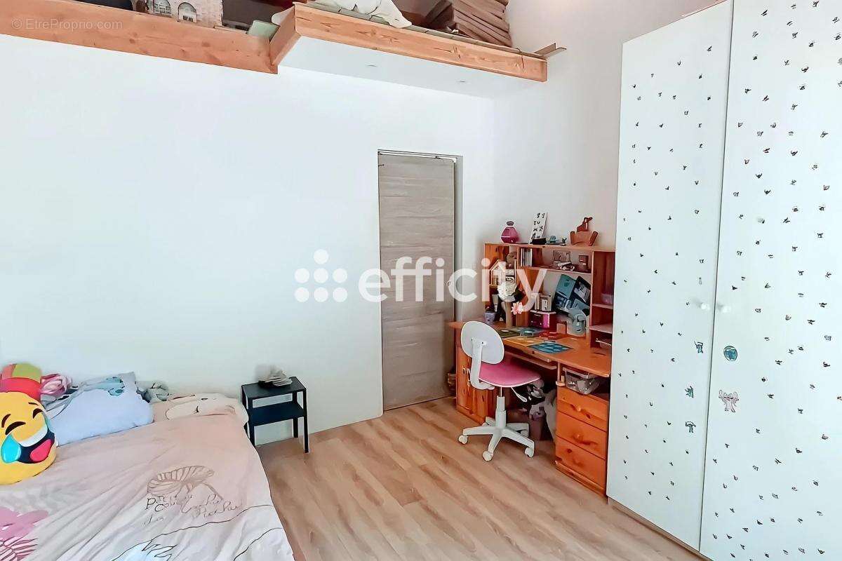 Maison à SAINT-JEAN-DE-LA-BLAQUIERE