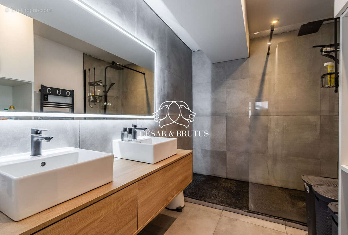 Appartement à L'ARBRESLE