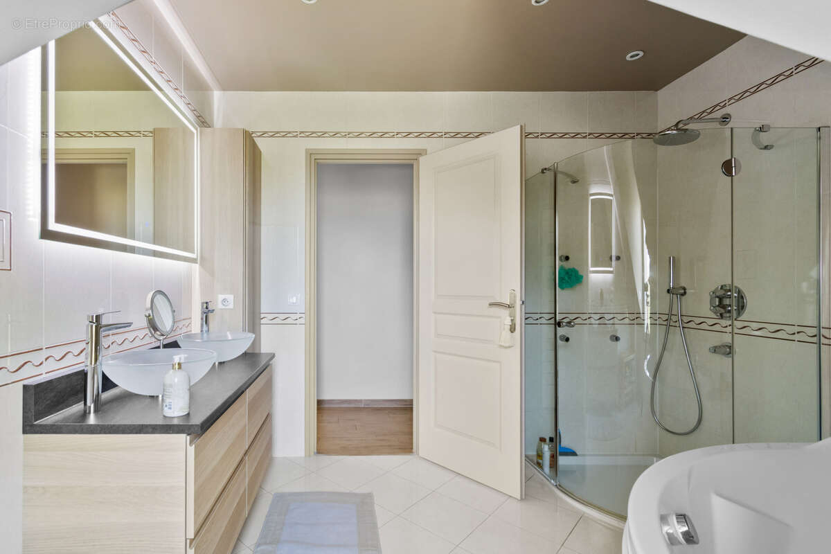 Maison à MORAINVILLIERS