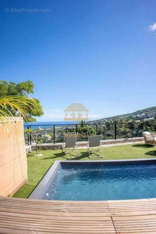 Villa T4 neuve avec piscine chauffée et vue mer imprenable à vendre à L’Étang-Salé - photo 3