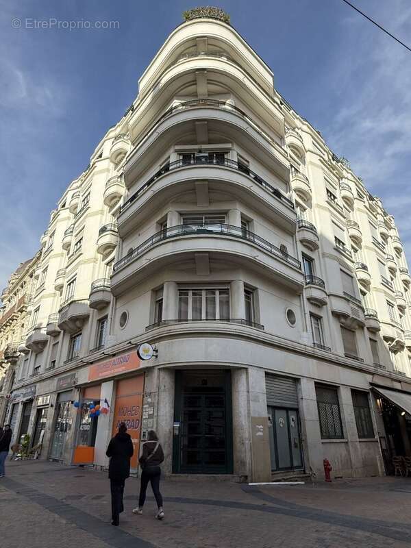 Dans un immeuble d'exception, de pur style Art-Déco (constuction 1934) - photo 2