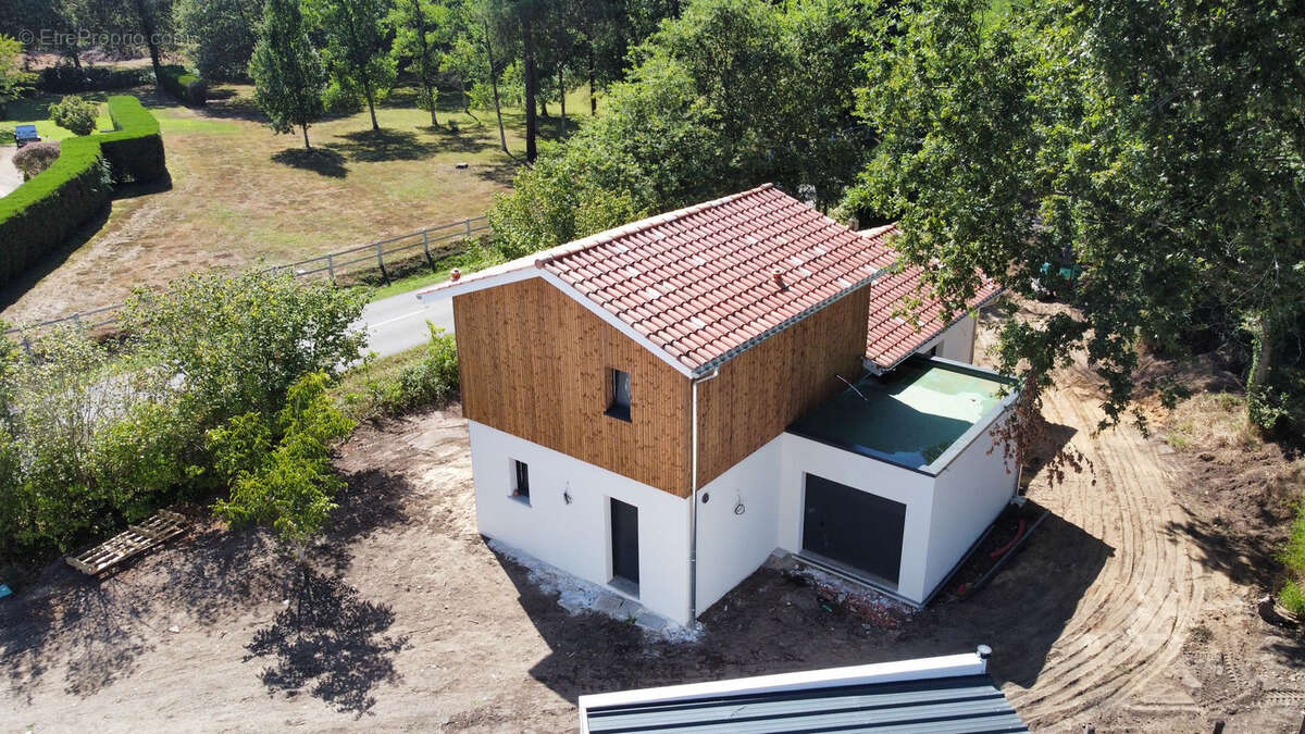 Maison à SAINT-GEOURS-DE-MAREMNE
