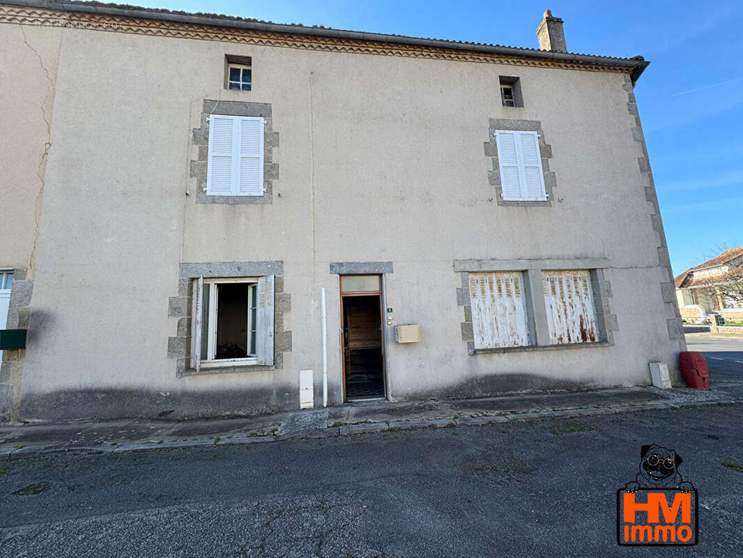 Maison à BUSSIERE-POITEVINE