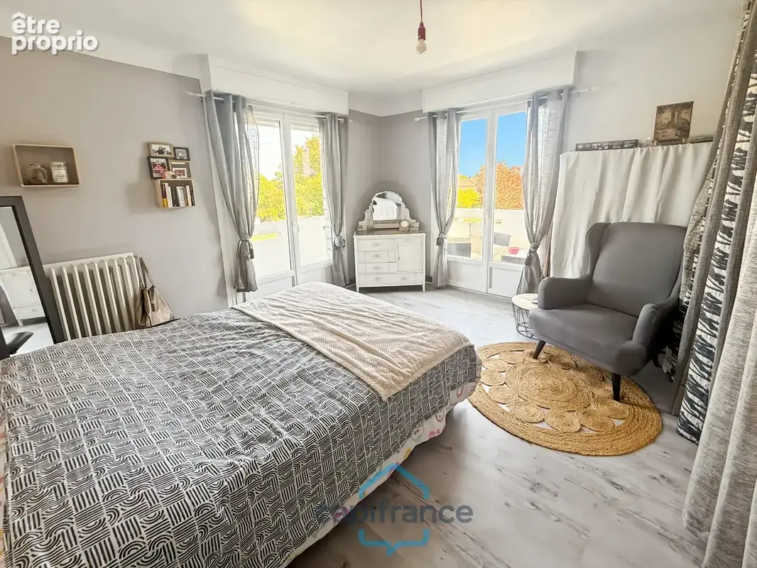 Dpt Gers (32), à vendre RISCLE très belle maison T8 de 220 m² habitables + grand garage et dépendances sur 875 m² de terrain, au - photo 8