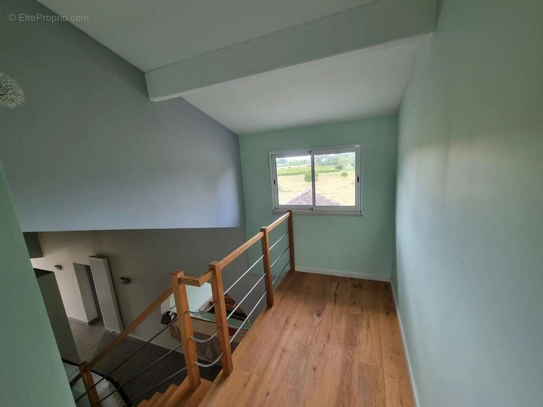 Spacieuse ferme offrant quatre chambres sur 8800m² de jardin - photo 12