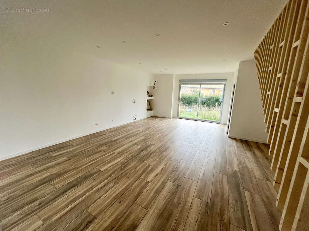 Appartement à SEREZIN-DU-RHONE