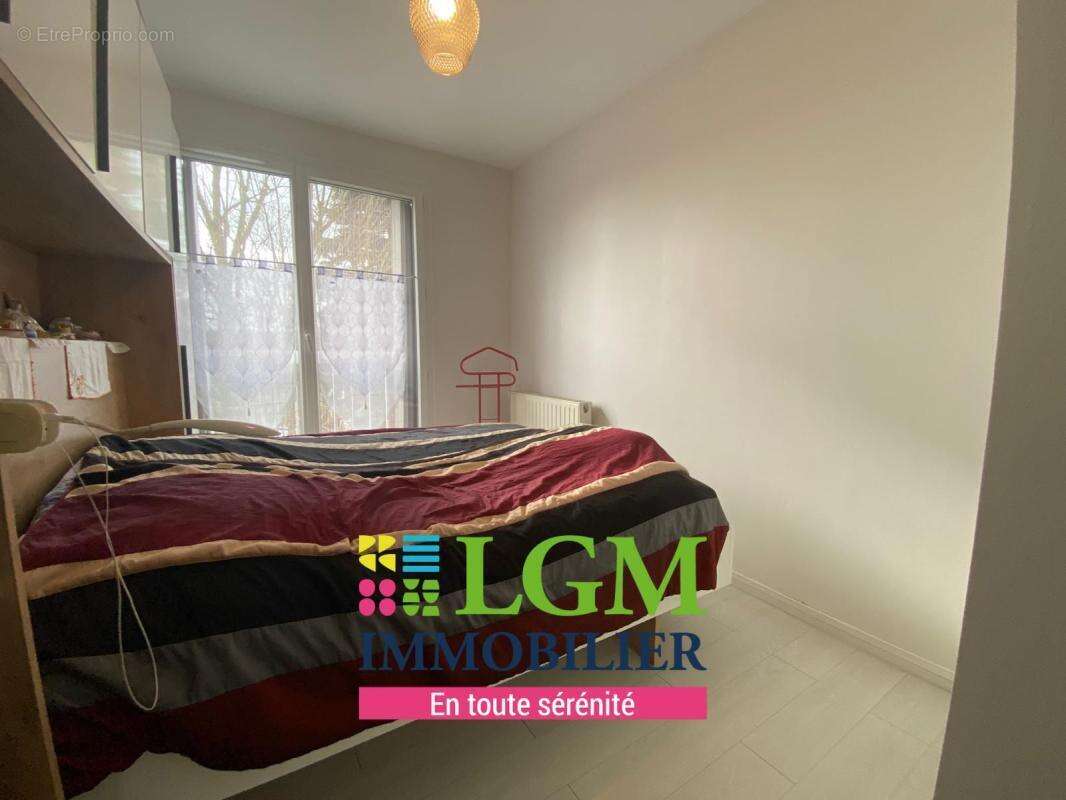 Appartement à EZANVILLE