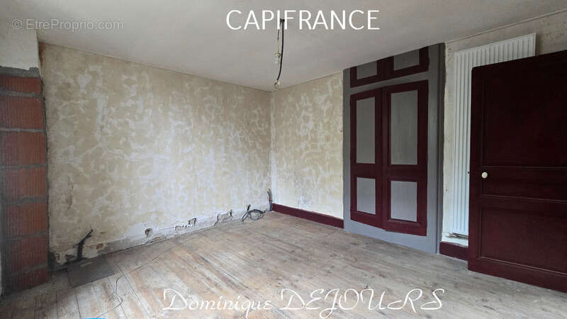 Maison à SAINT-SAUVEUR-DE-MONTAGUT