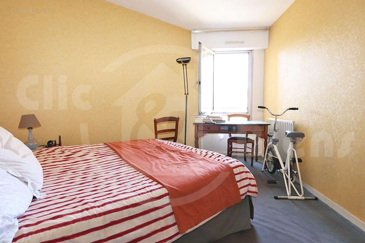 082025 - Appartement à COURBEVOIE