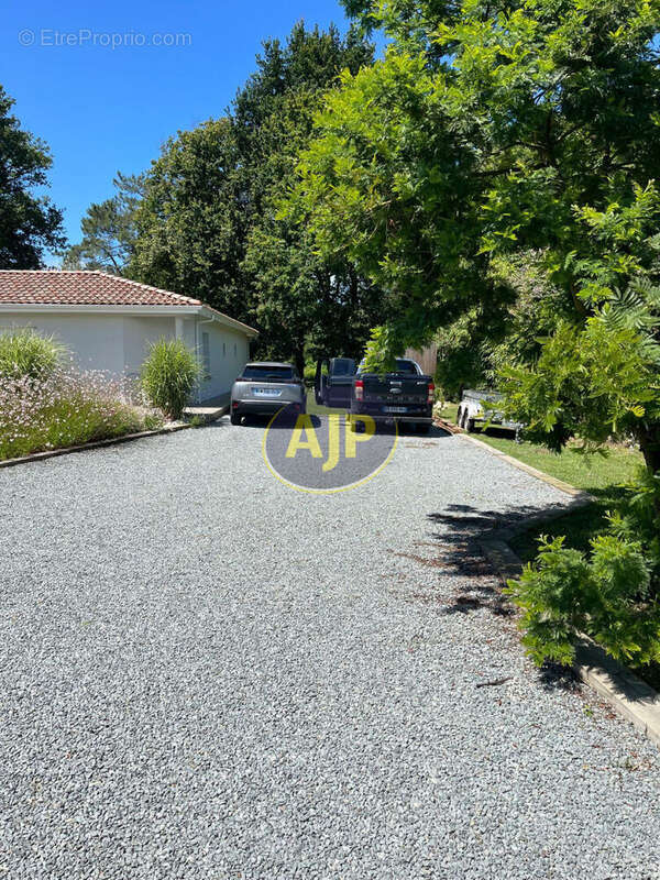 Maison à GRAYAN-ET-L&#039;HOPITAL