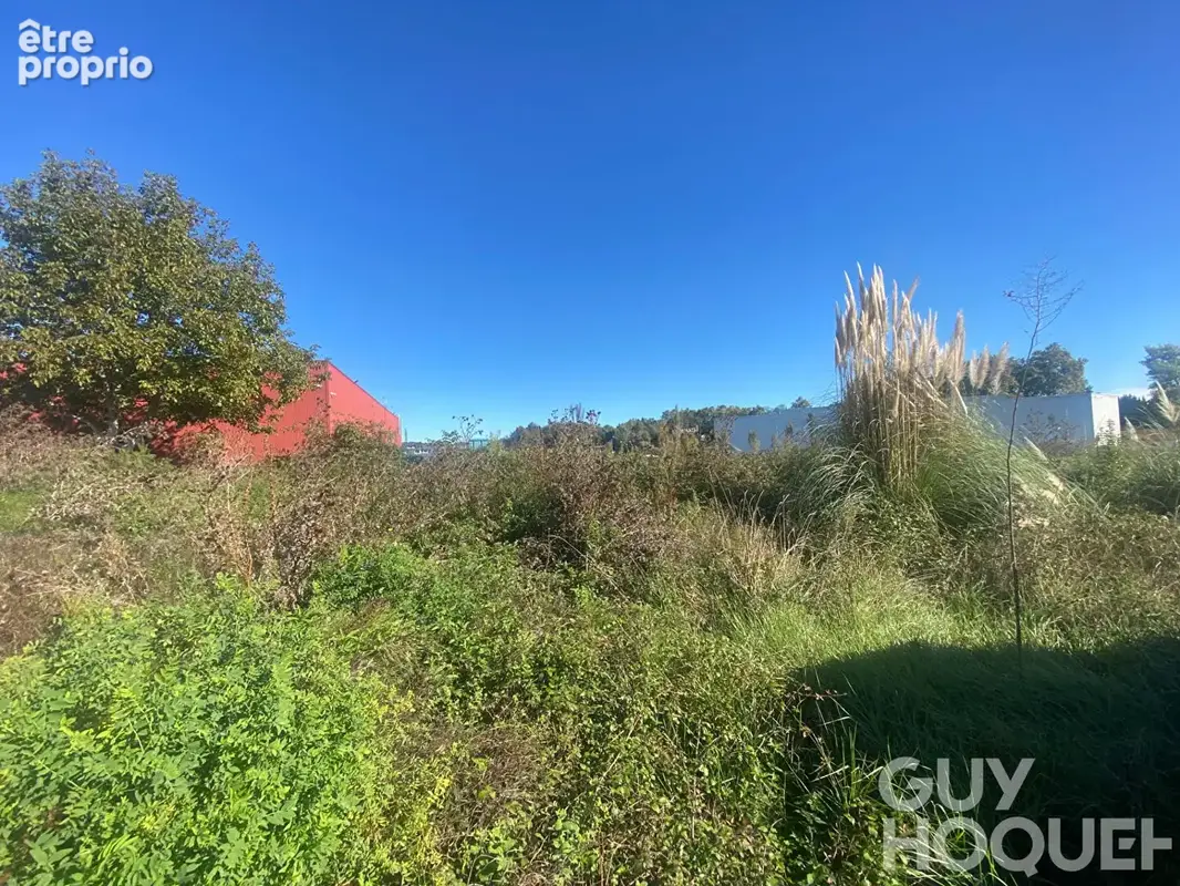 Terrain 2092m² constructible en zone d'activité fort potentiel - photo 2