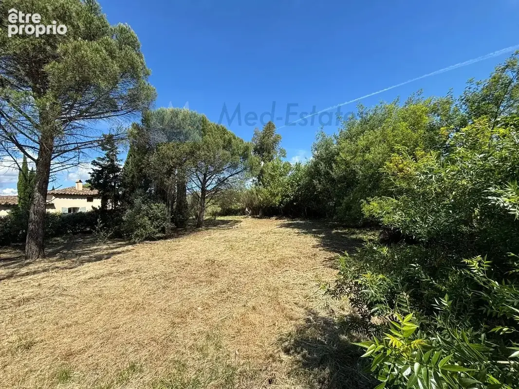 Terrain constructible avec permis purgé - emplacement central - photo 2