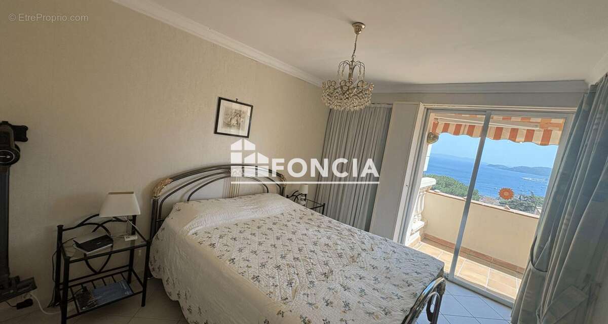 Le lavandou – exclusivité – t2 avec terrasse, vue mer panoramique, parking et deux caves - photo 6