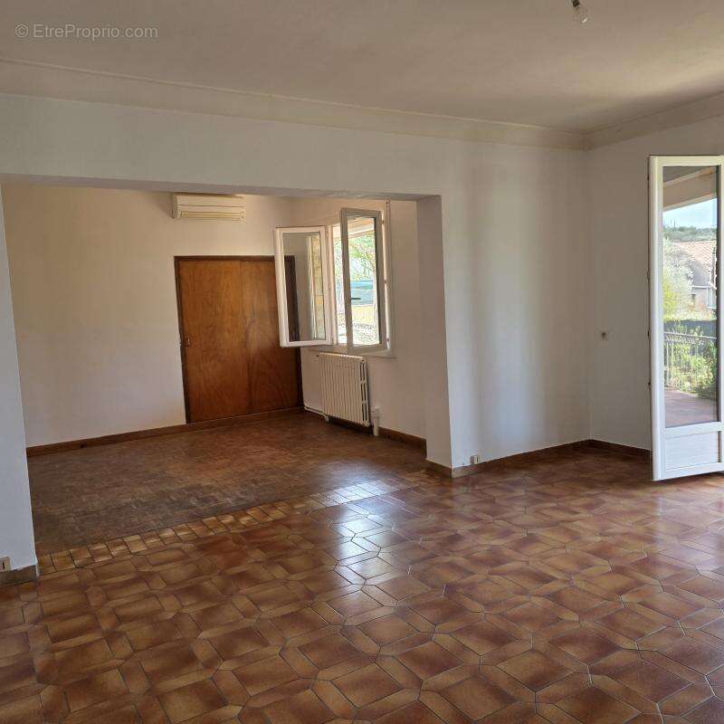 Spacieuse maison avec un joli terrain - photo 9