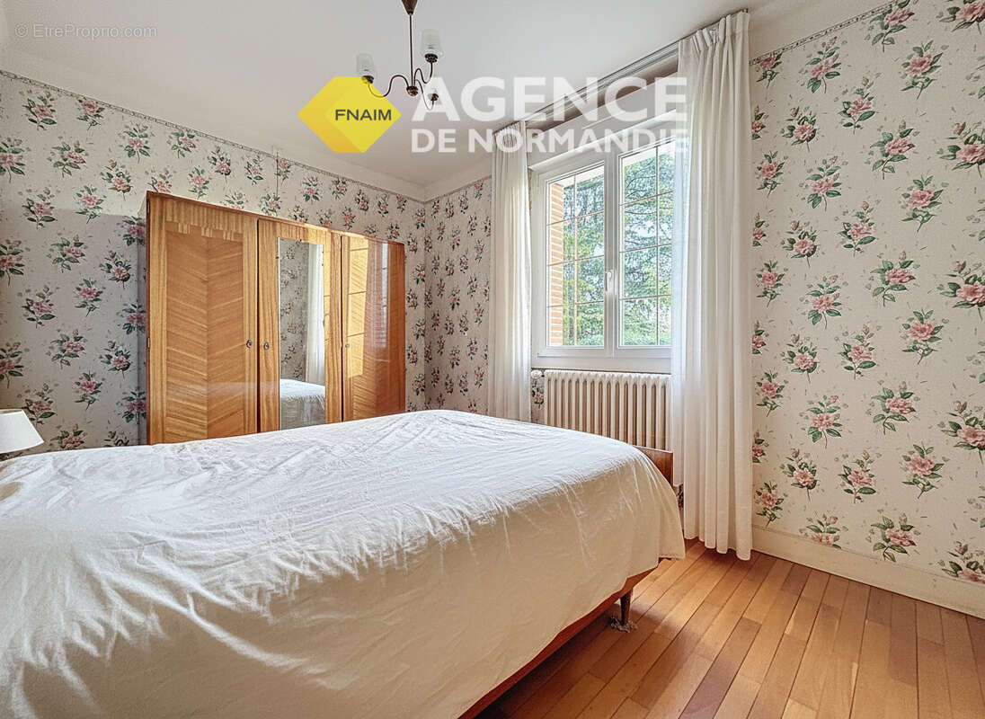 Maison à LA FERTE-FRENEL