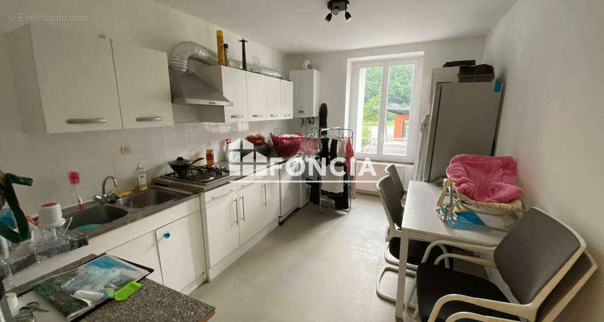 Appartement à LE CHAMBON-FEUGEROLLES