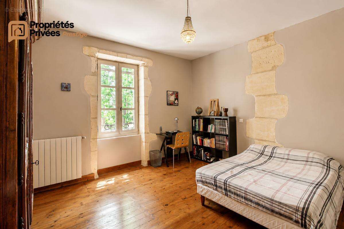 TARASCON  EN EXCLUSIVITÉ  Exceptionnel mas en pierre rénové de 364 m² habitables, offrant près de 944 m² bâtis sur un terrain cl - photo 13