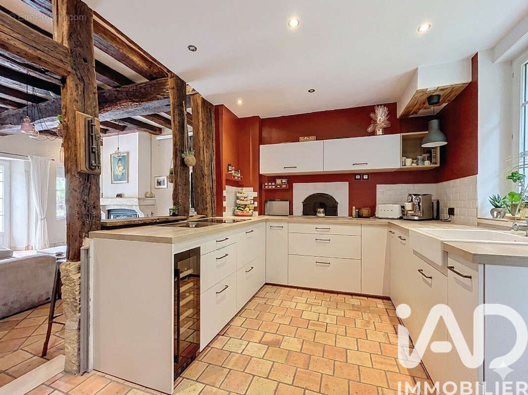Maison 251 m² à Saint-Regle  - photo 4
