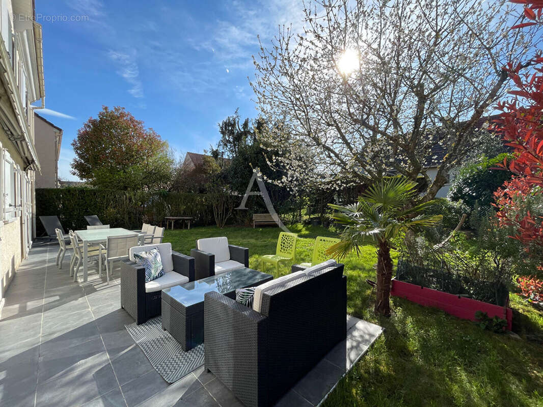 Maison à CHEVRY-COSSIGNY