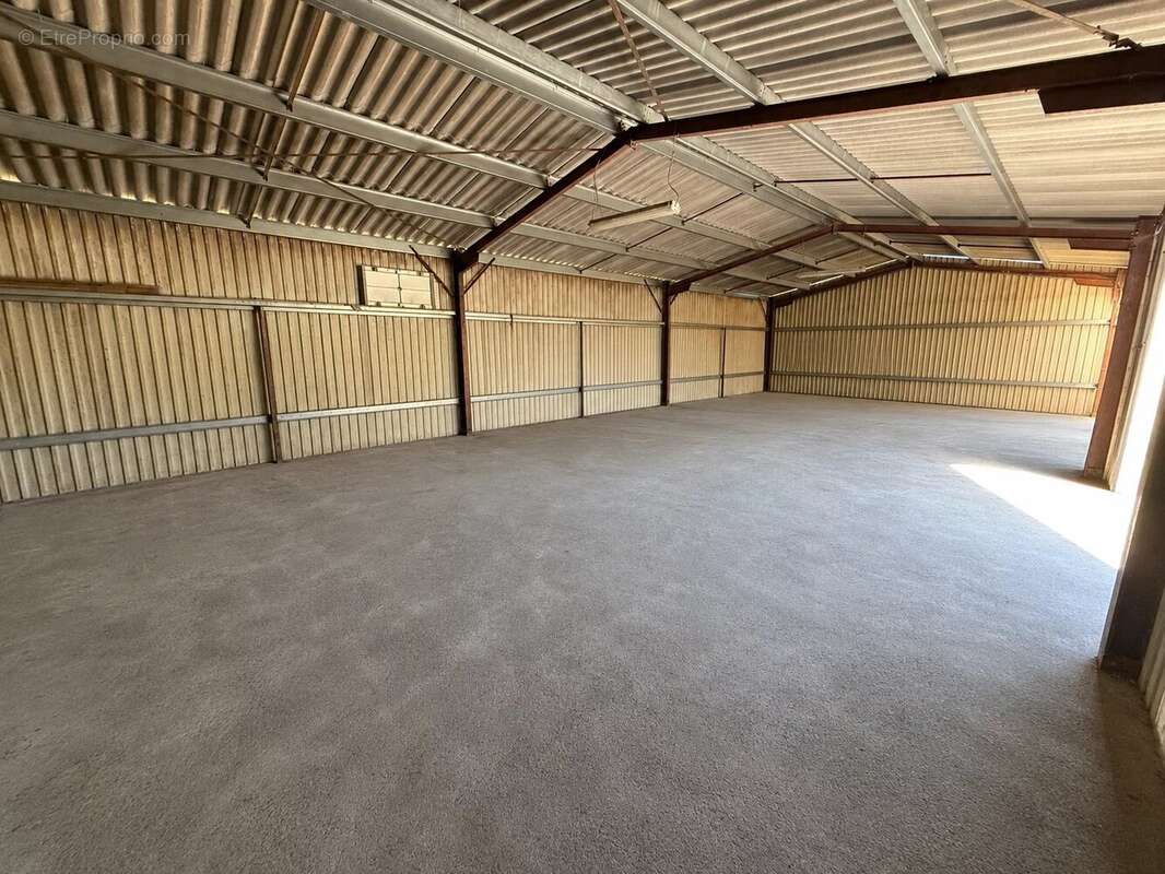 À 5 minutes de Nogaro, maison T4 de plain-pied avec 146 m² de dépendances, au calme, sur un terrain clos et arboré de 4 938 m² - photo 16