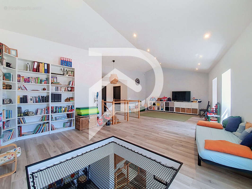 Maison à vendre Le Teil 8 pièce(s) 237 m2 - photo 8