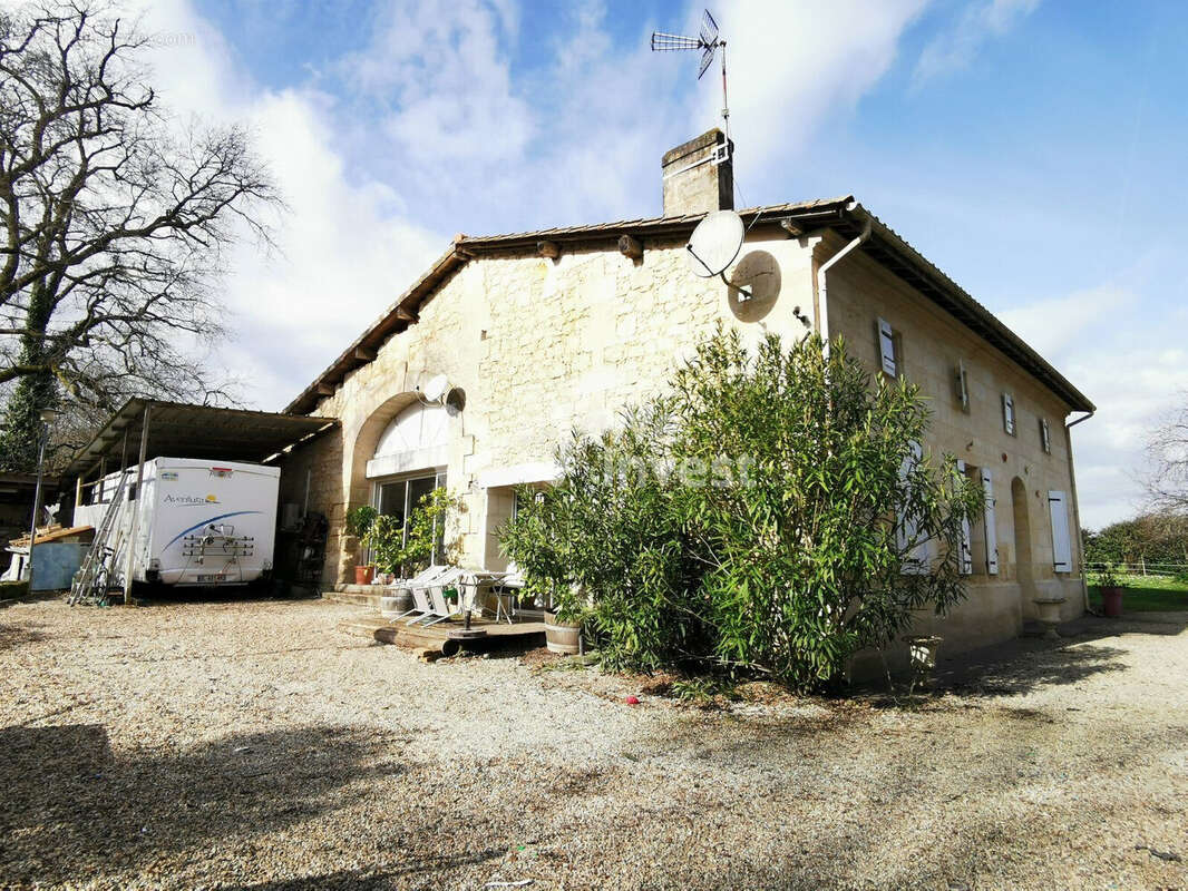 Maison à SAINT-GENES-DE-FRONSAC