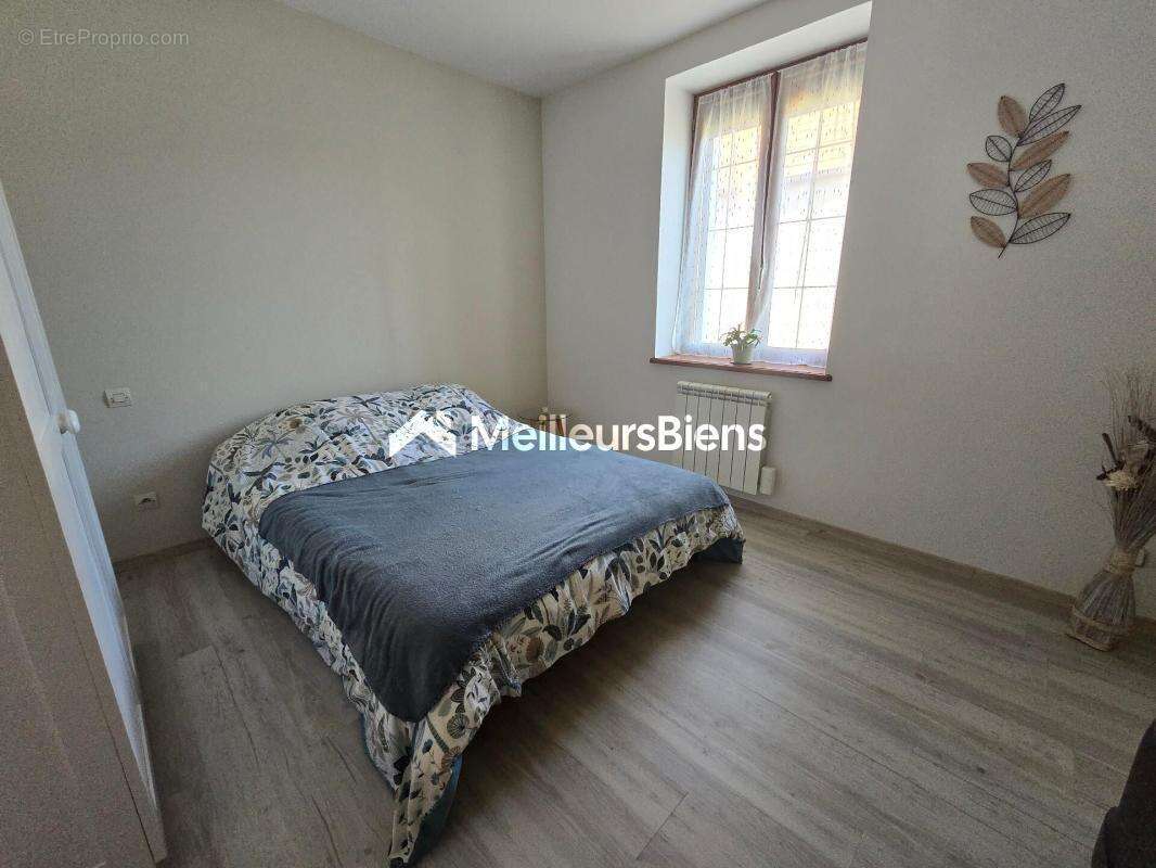 Maison à LES MAILLYS