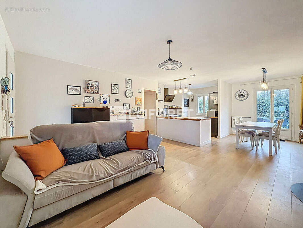 Maison à CHATILLON-SUR-CHALARONNE