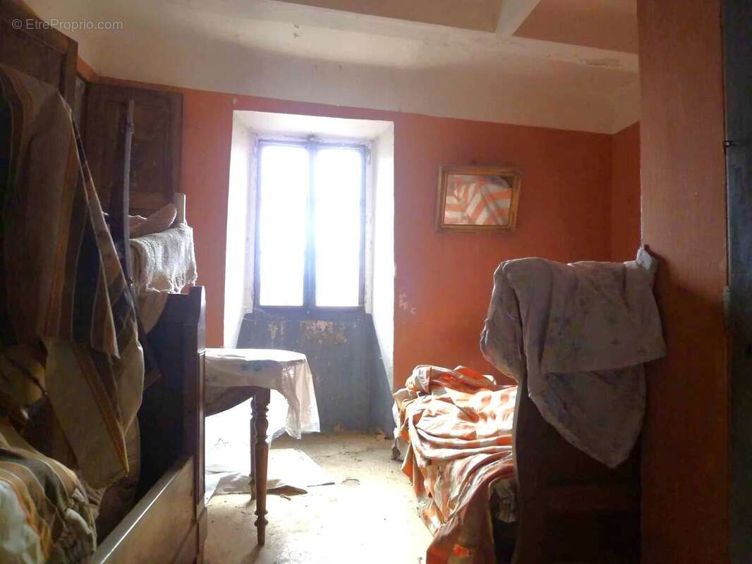 Appartement à CASTELLET-LES-SAUSSES