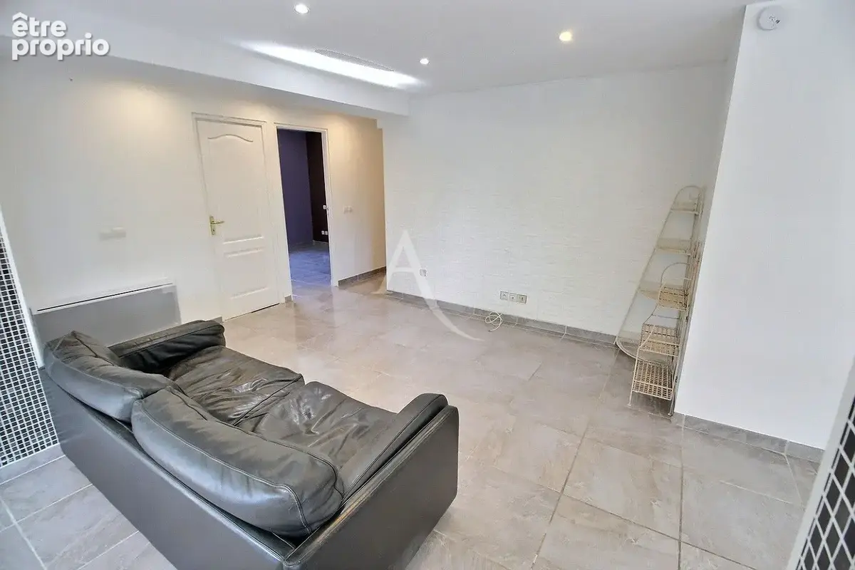 À vendre  ideal investisseur locatif villa 3 faces de 270 m² sur terrain de 390 m² - photo 7